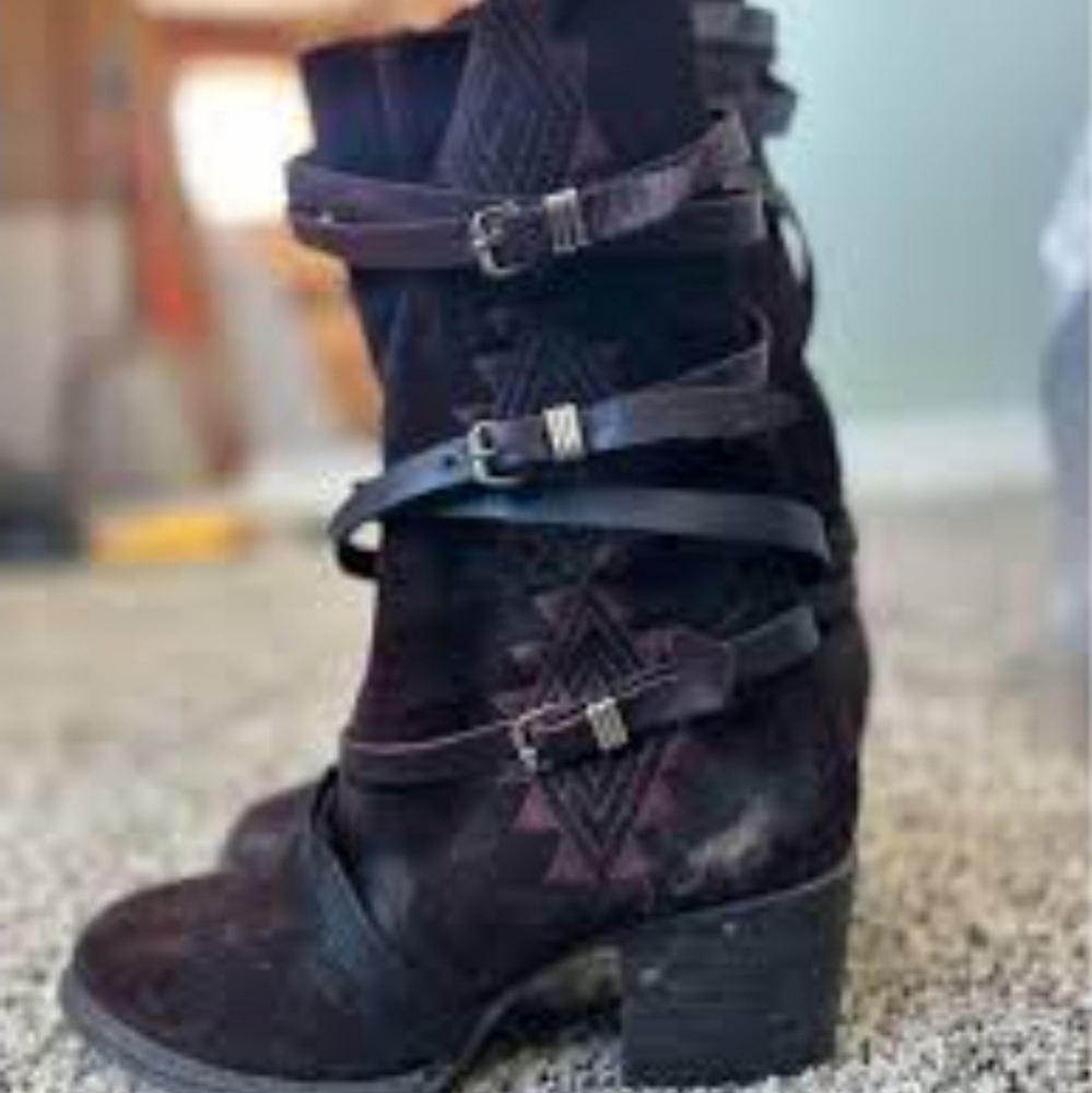Freebird boots size 9